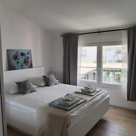 Apartment Galeb *